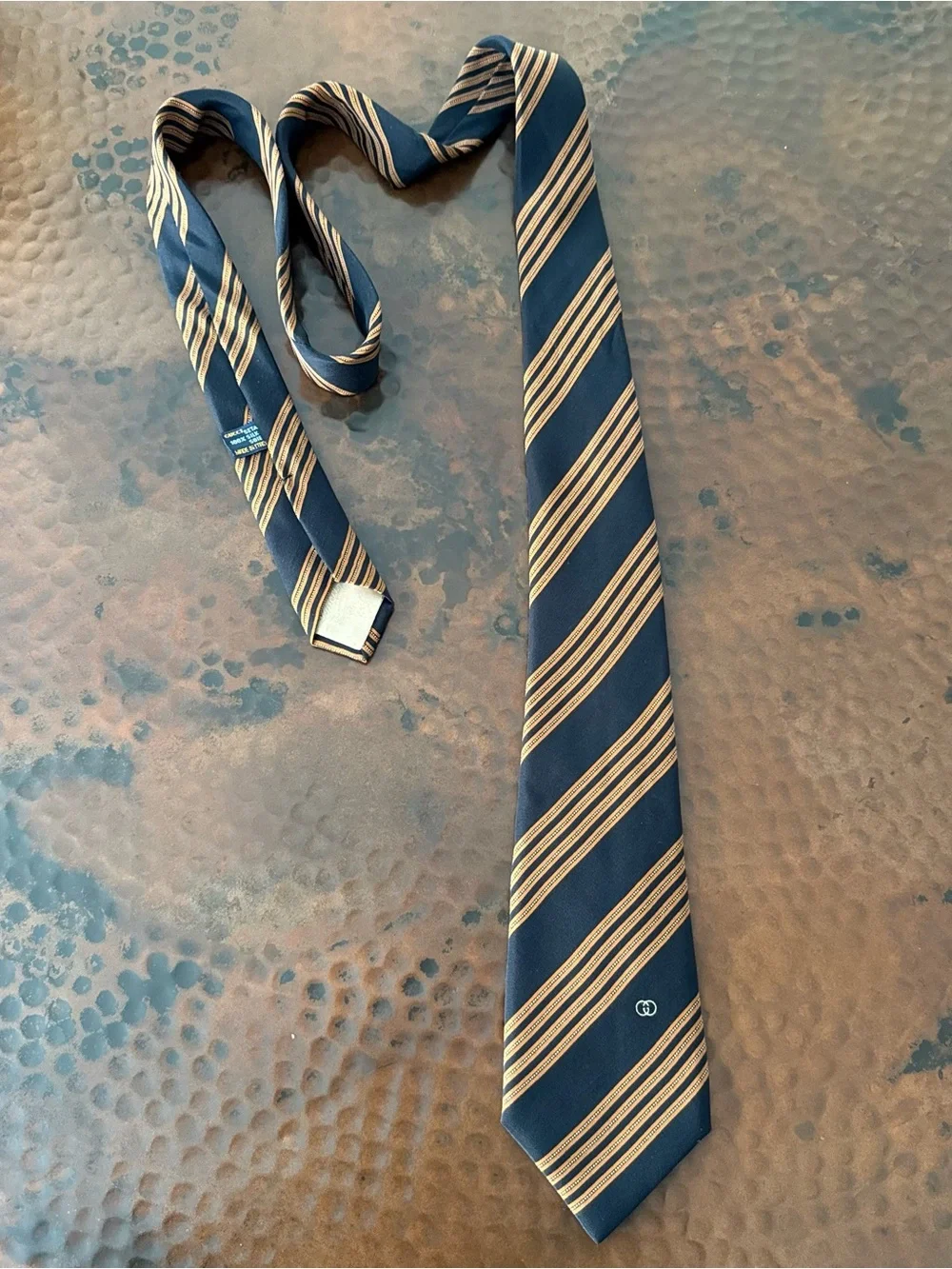 Vintage Gucci Mens Tie 100% Silk Made In Italy Classic Luxury GG Navy Blue Gold